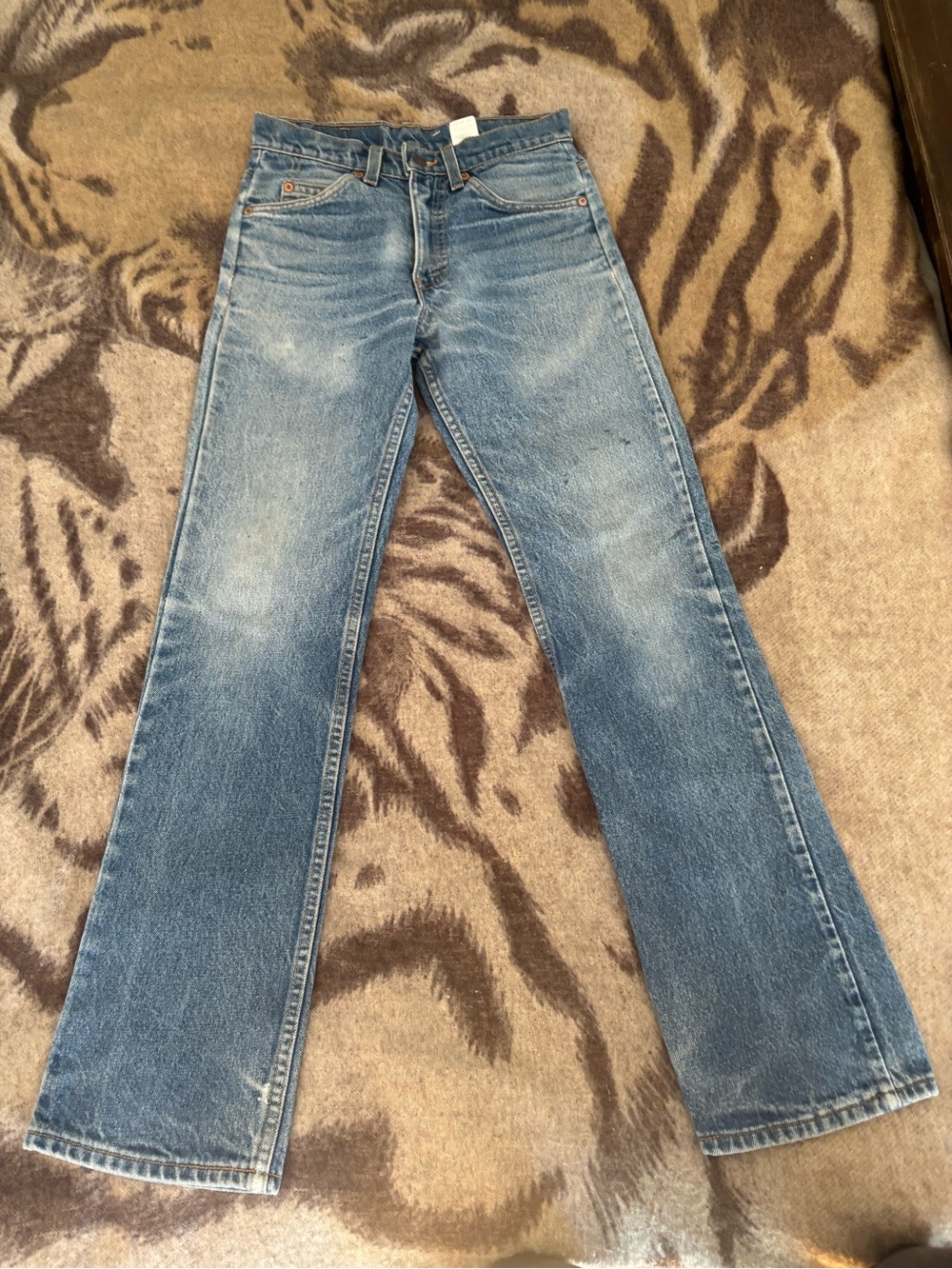 Vintage 517 levies.